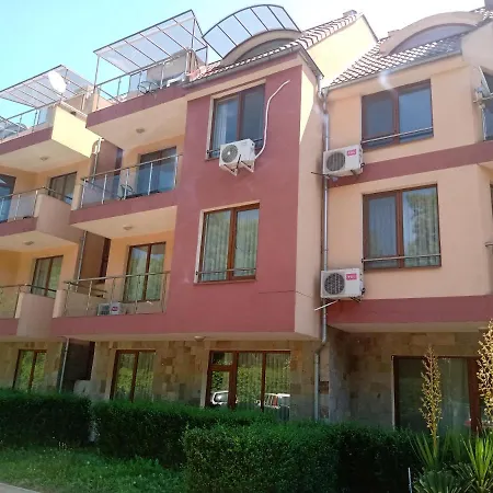 на градина Apartment Chernomorets
