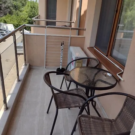 на градина Apartman *