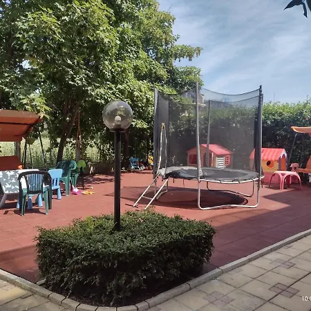 на градина Apartman Csernomorec